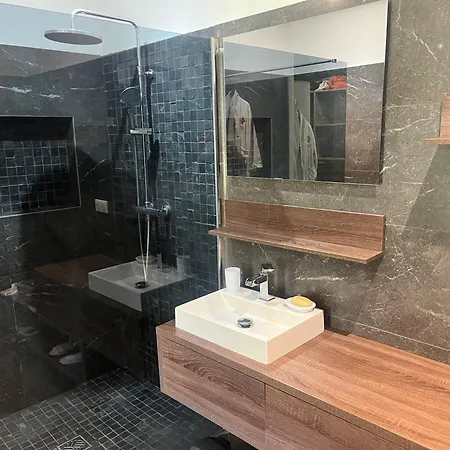 Moderne Piscine Vue Βίλα Αζάτσιο